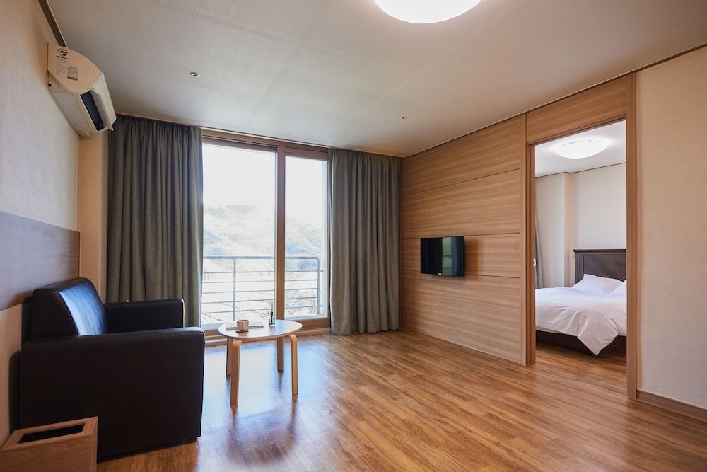 Phoenix Resort Pyeongchang Standard Condo (Pet Friendly Room,Double bed or Ondol) 2