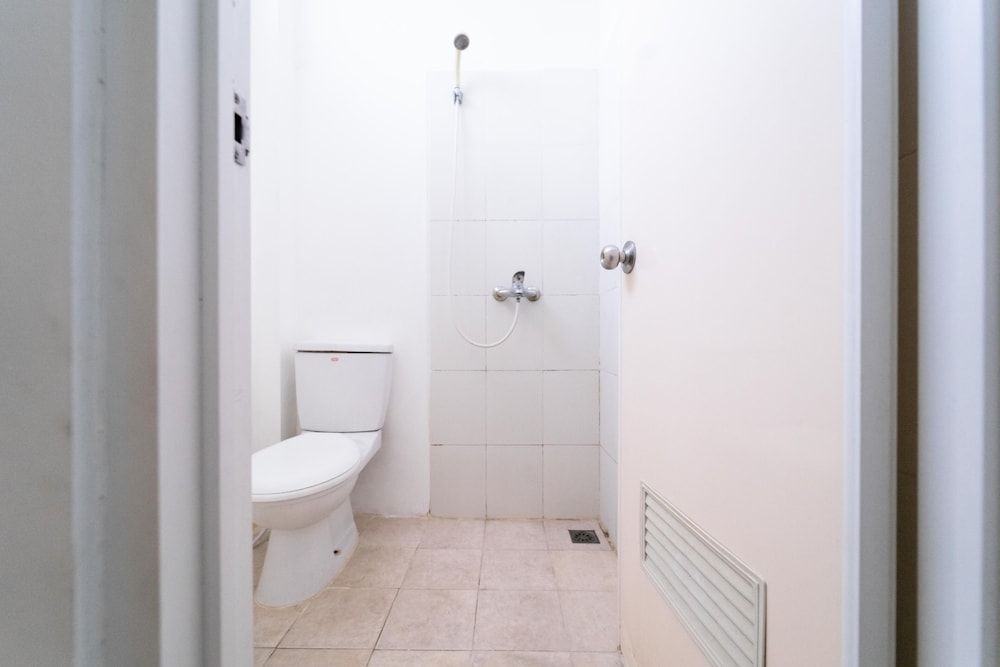 KoolKost near Ragunan Zoo Twin Room 14