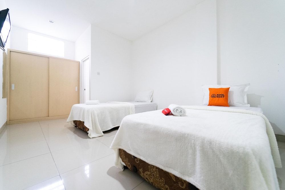 KoolKost near Ragunan Zoo Twin Room 7