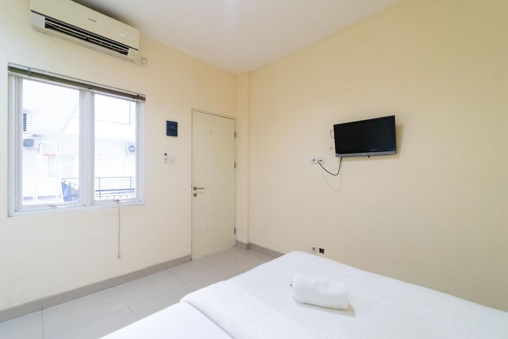 KoolKost near Ragunan Zoo Single Room 8