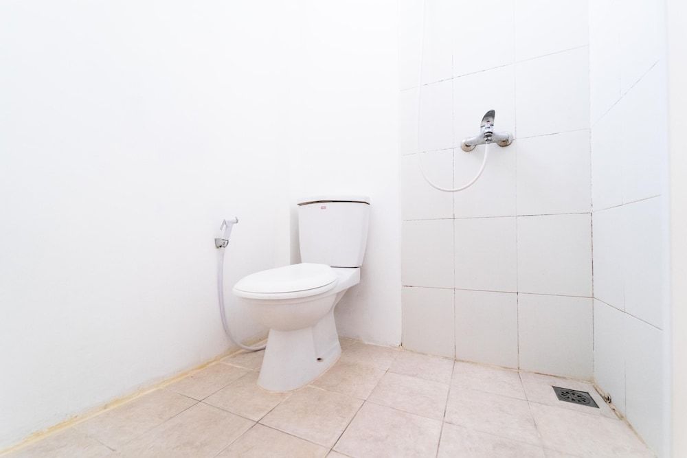 KoolKost near Ragunan Zoo Twin Room 15