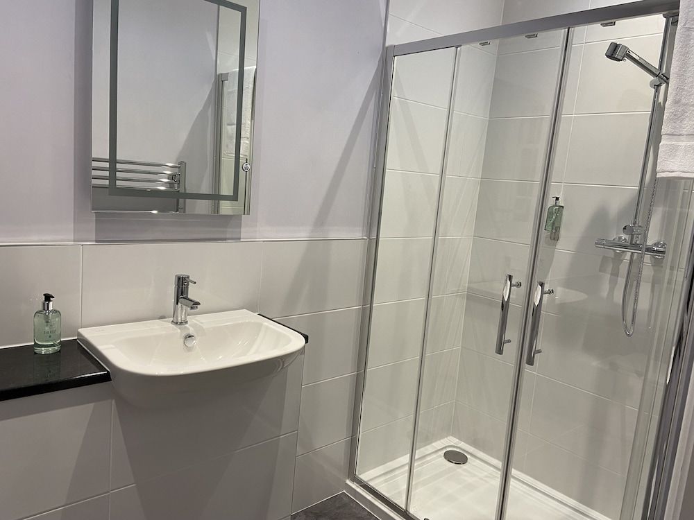 Red Barns Bed & Breakfast Superior Triple Room, Ensuite 3