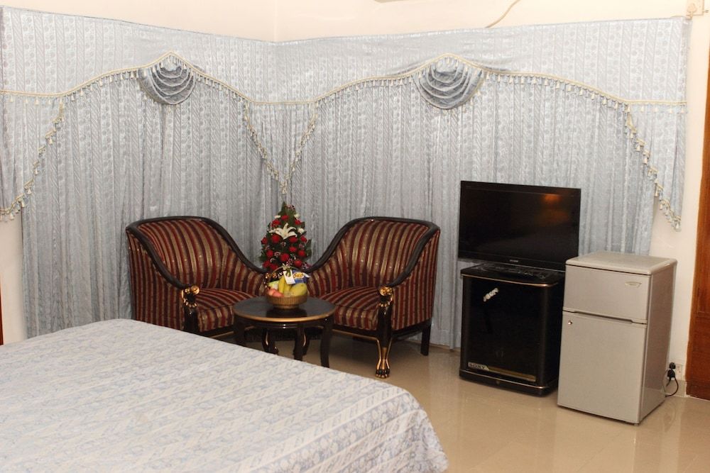 undefined Aristocrat Inn 6