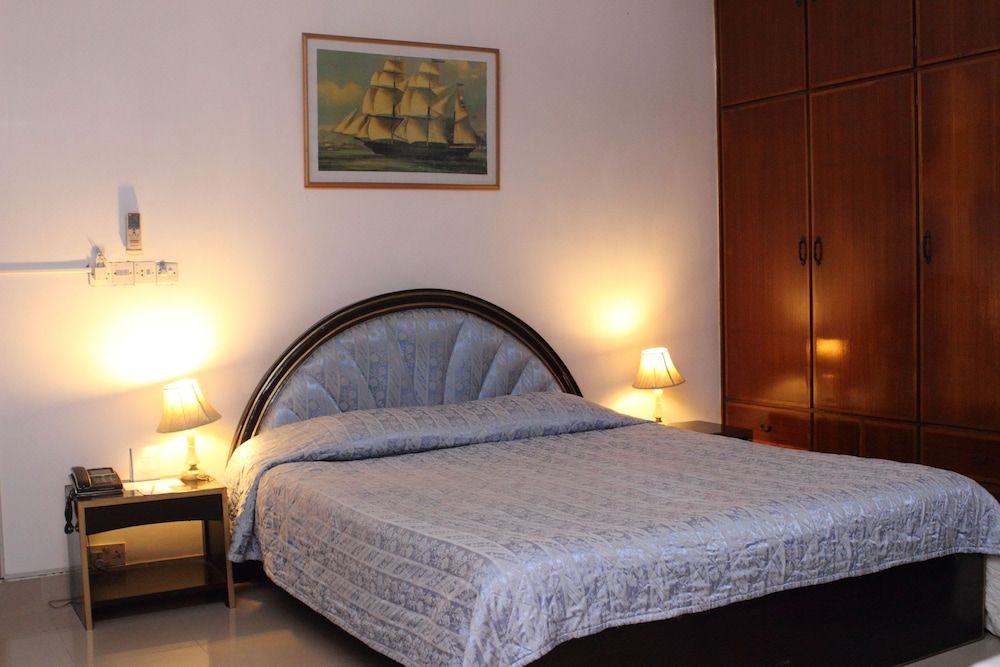 undefined Aristocrat Inn 2