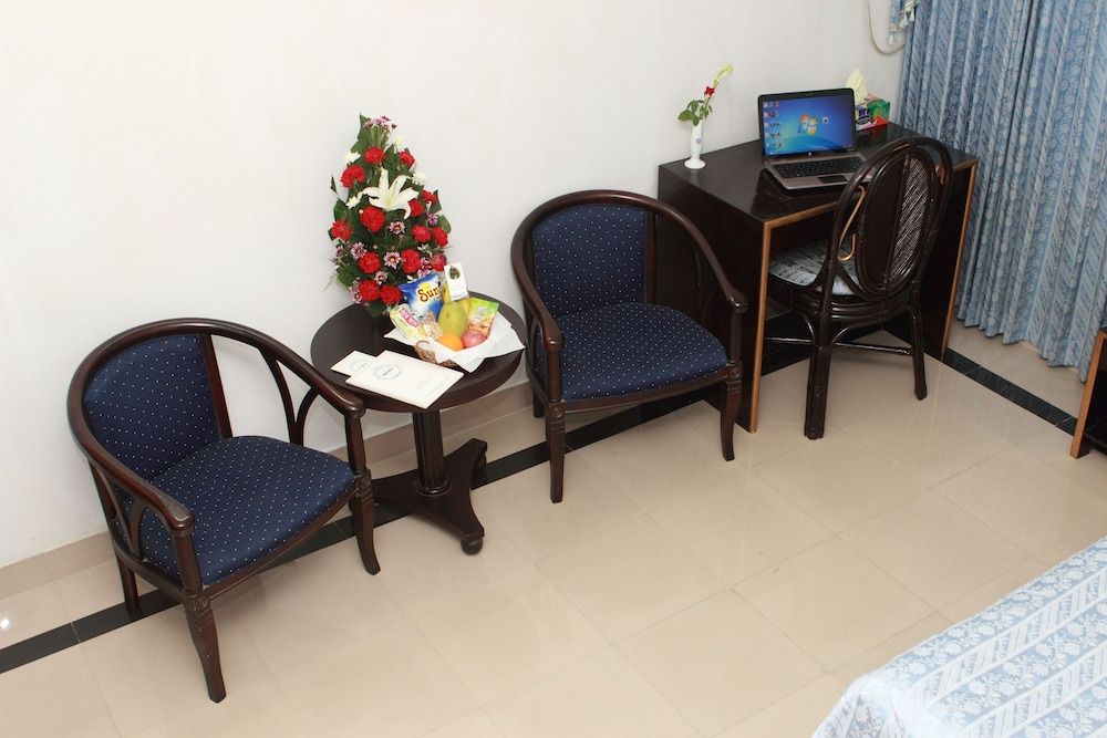 undefined Aristocrat Inn 7