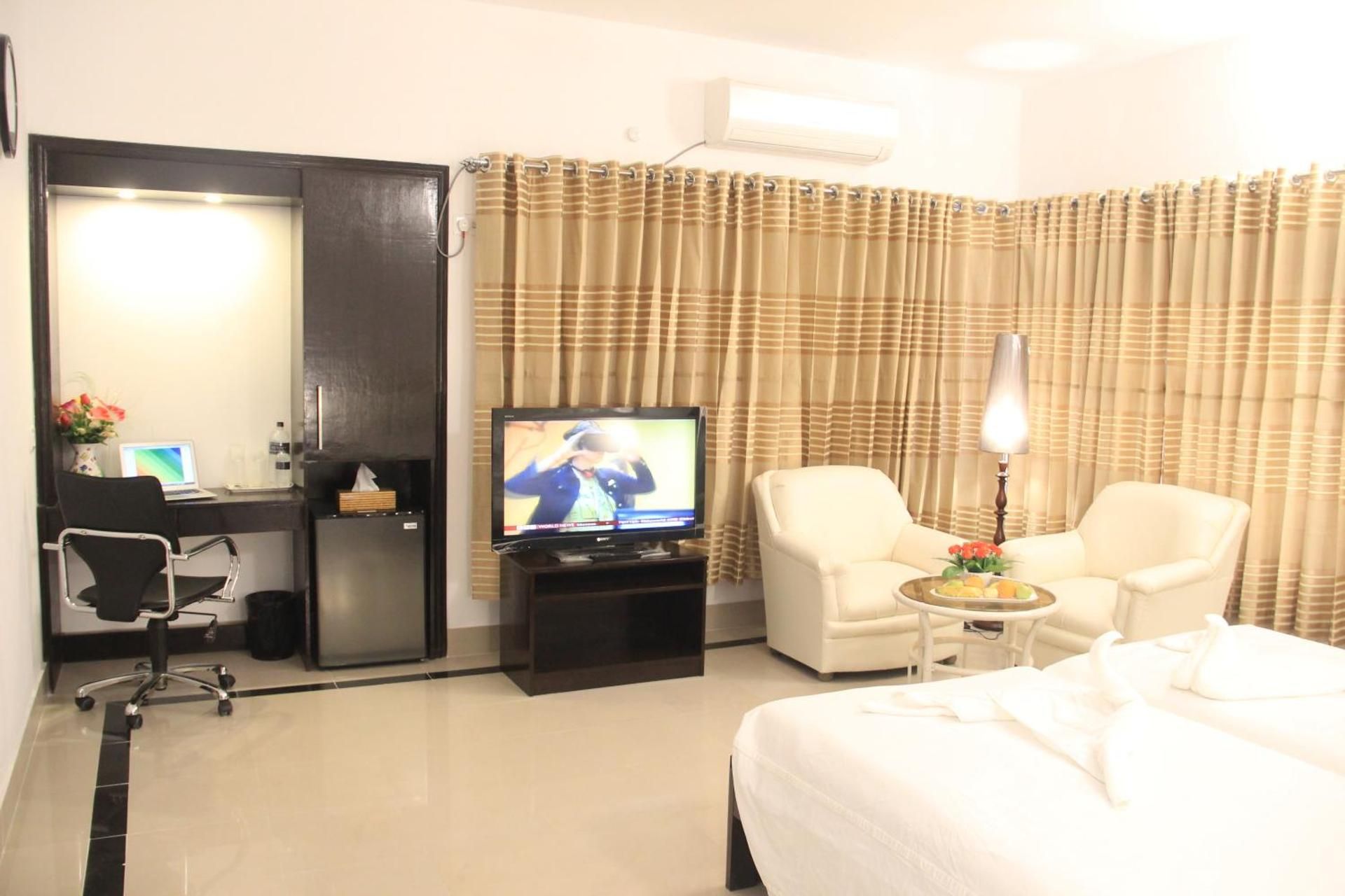  Aristocrat Deluxe Couple