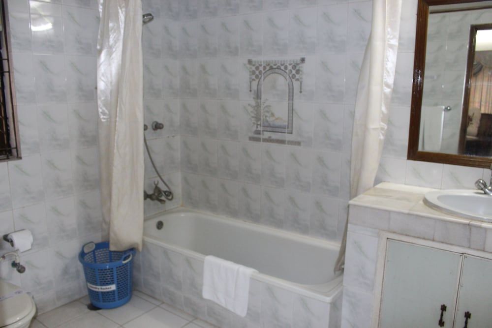 undefined Aristocrat Inn 6