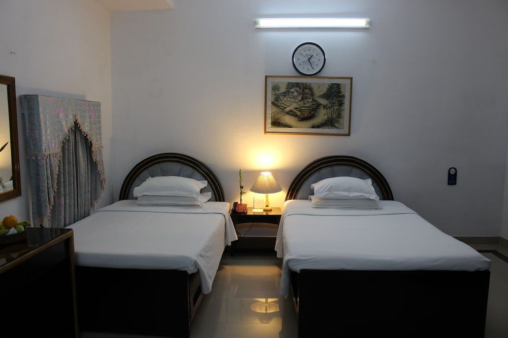 undefined Aristocrat Inn 9