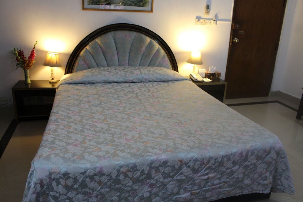 undefined Aristocrat Inn 7