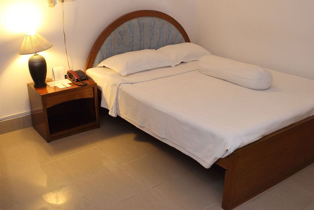 undefined Aristocrat Inn 3