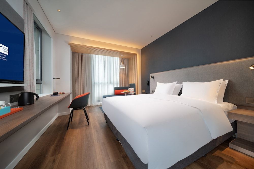 Standard Room, 1 King Bed (High Floor)