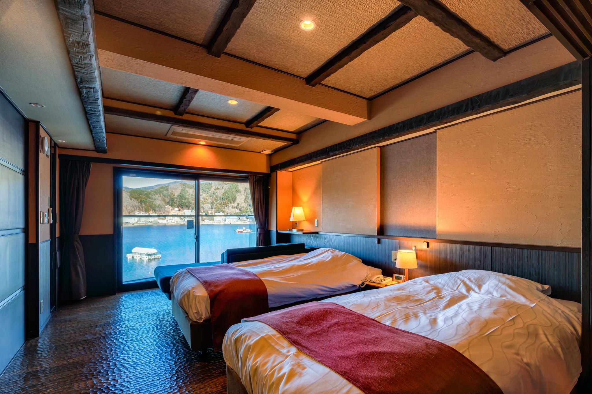 Deluxe Lake View Room for 3 People - East Building