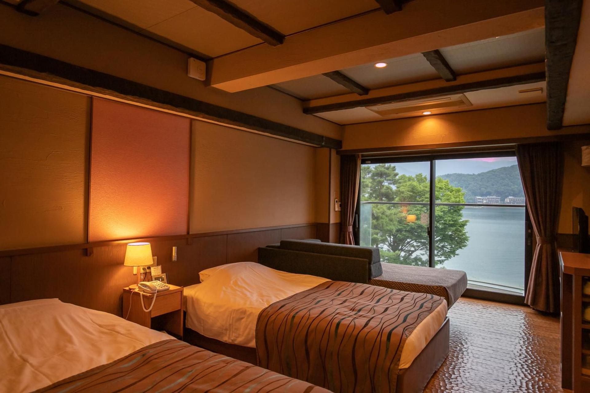 Deluxe Lake View Room for 4 People - East Building