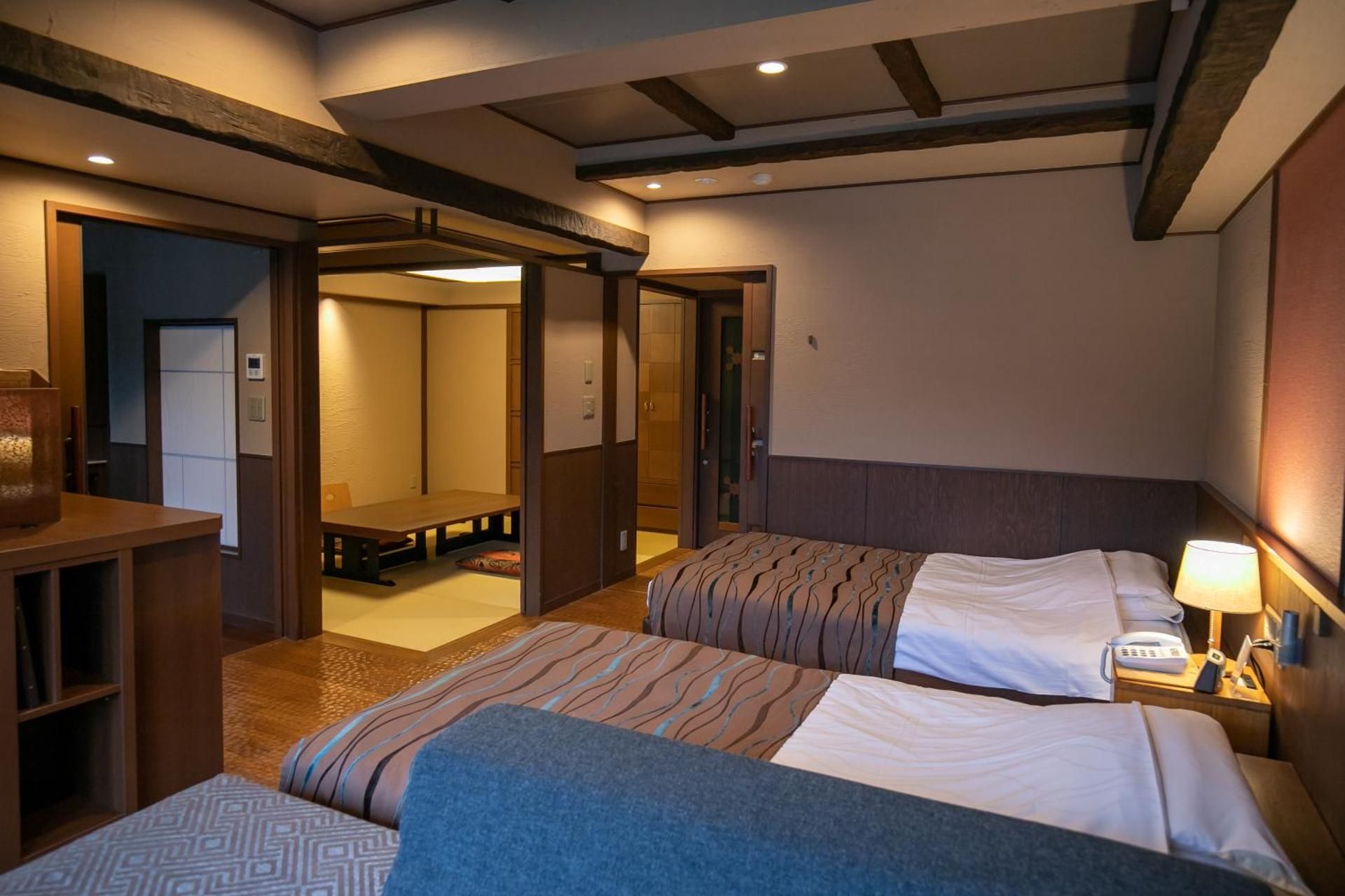 Deluxe Lake View Room for 4 People - East Building