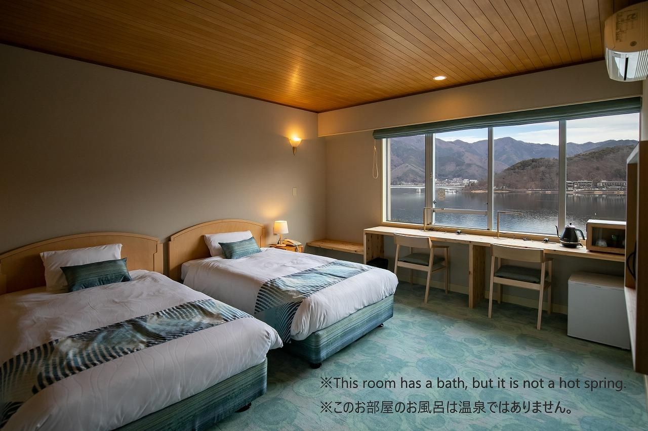 Lake View Twin Room - West Building