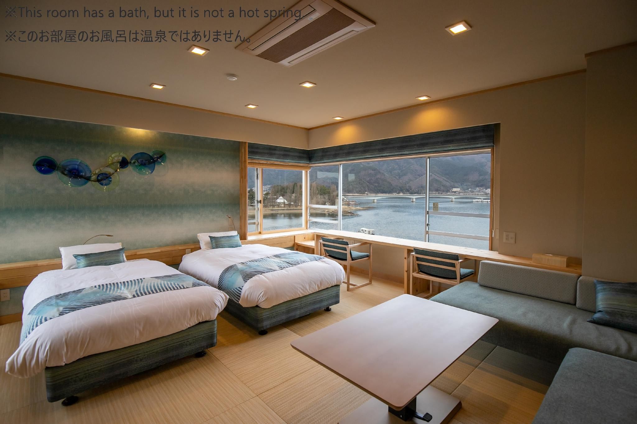 Corner Lake View Room with Tatami and Bathtub - West Building