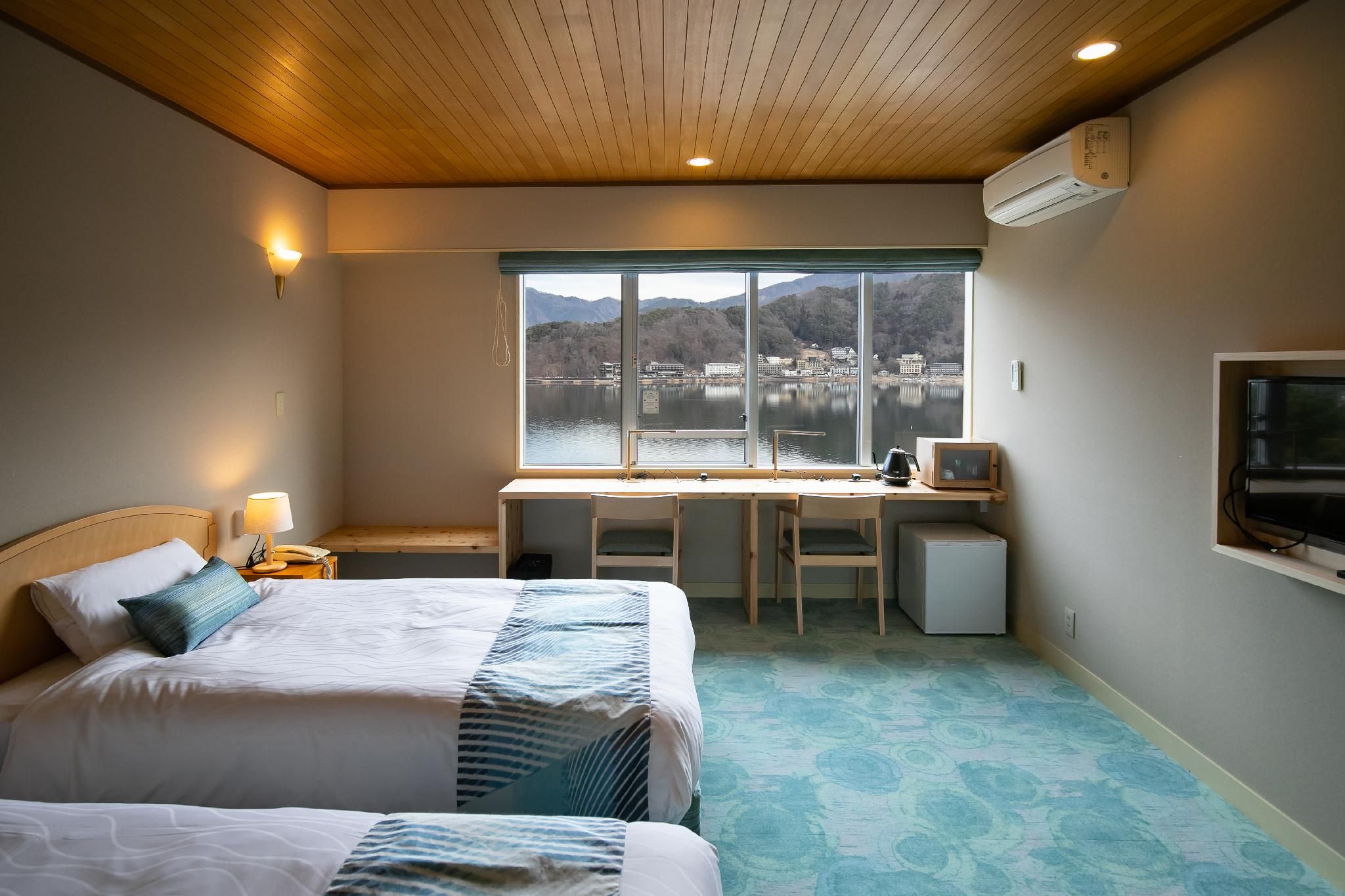 Lake View Twin Room - West Building