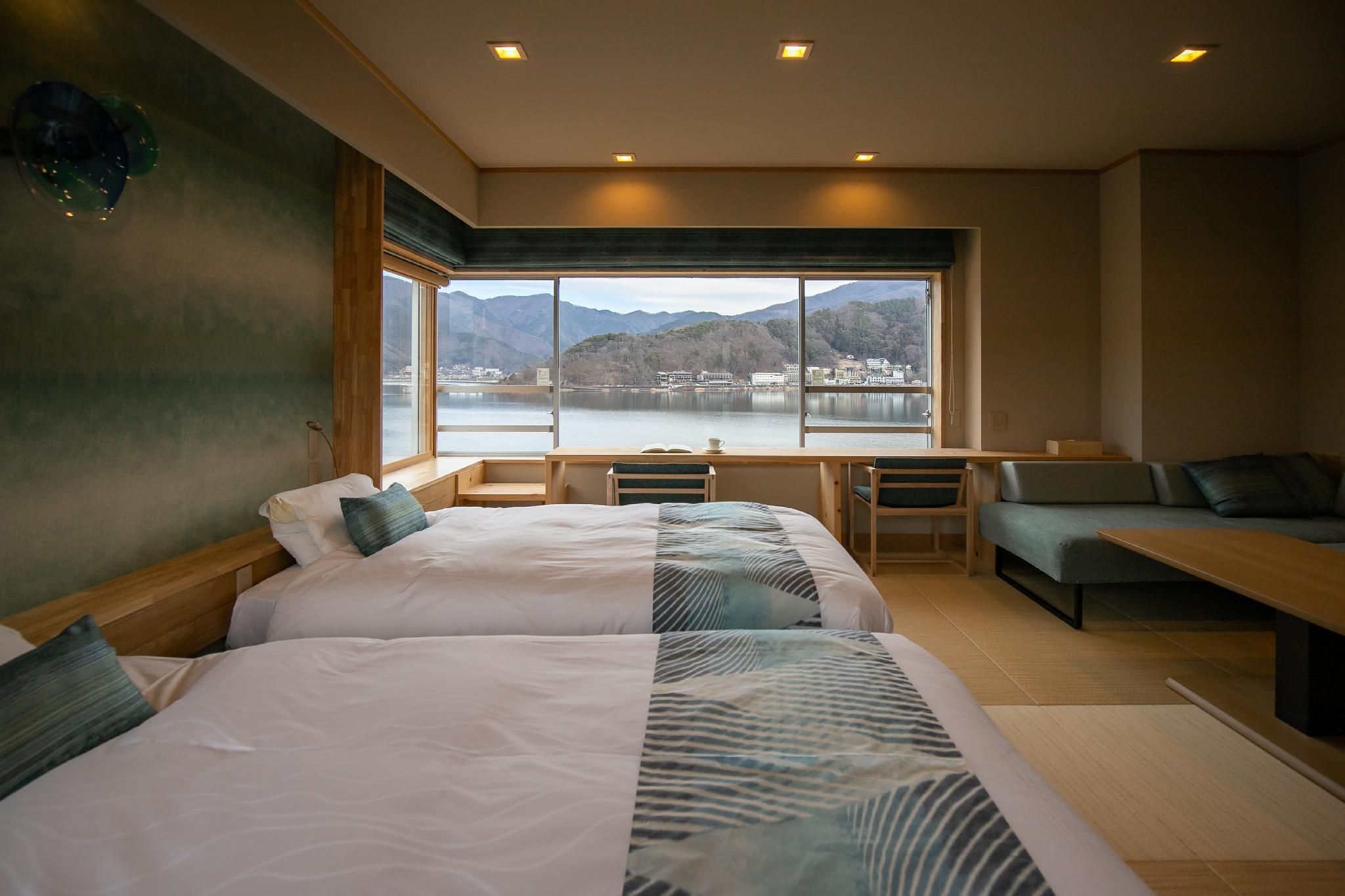 Corner Lake View Room with Tatami and Bathtub - West Building