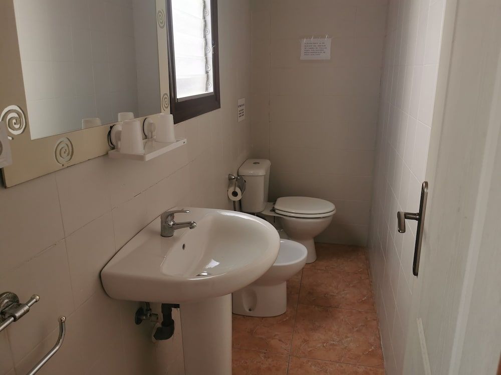 Hostal Castellverd Quadruple Room 3