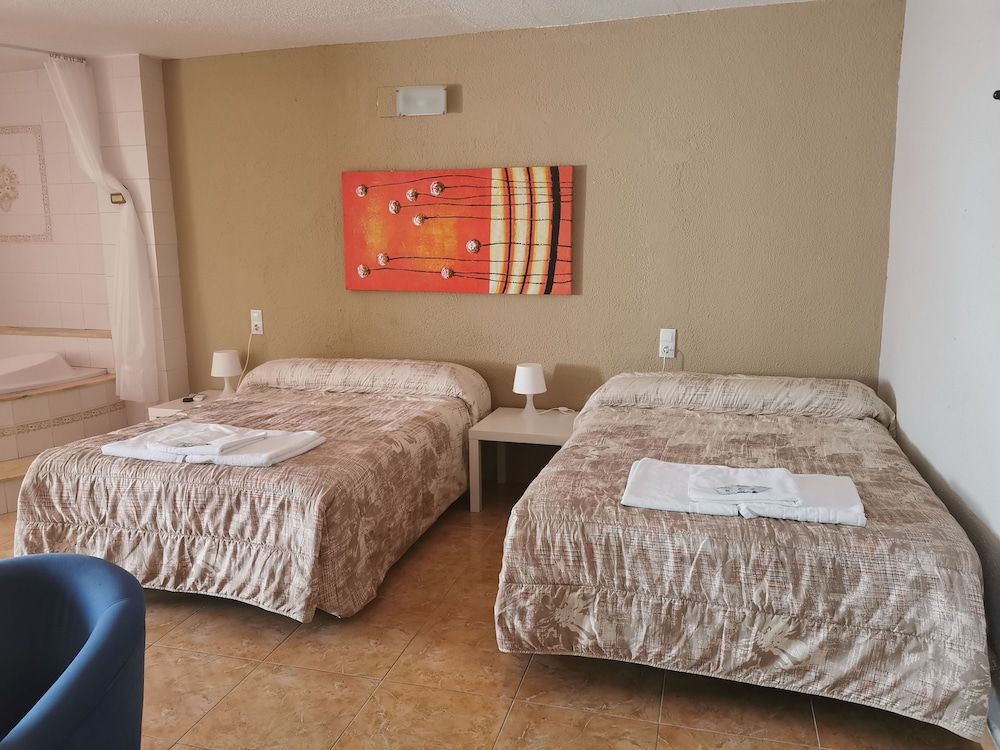 Hostal Castellverd Quadruple Room