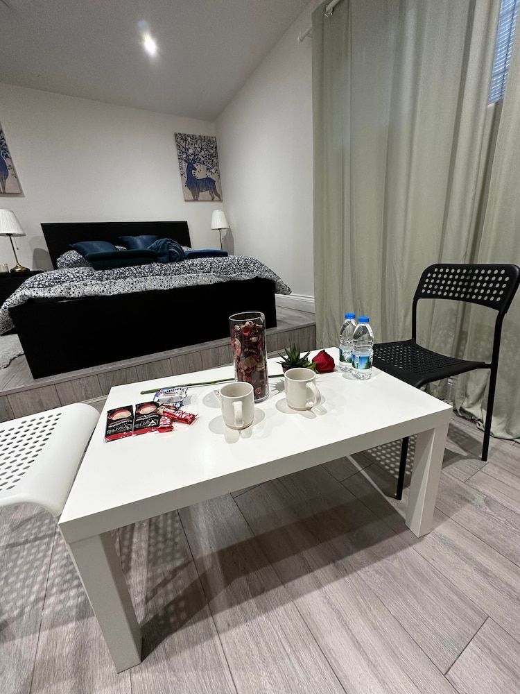 undefined Charming Studio Apartment in London