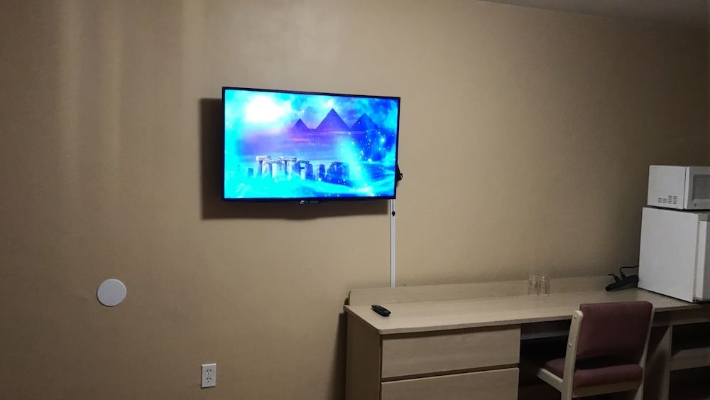 El Rey Motel Deluxe Room, 1 Queen Bed, Refrigerator & Microwave, Ground Floor 6