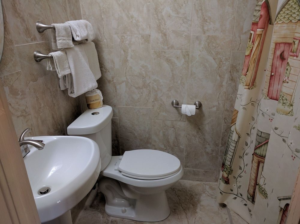 El Rey Motel Deluxe Room, 1 Queen Bed, Refrigerator & Microwave, Ground Floor 8