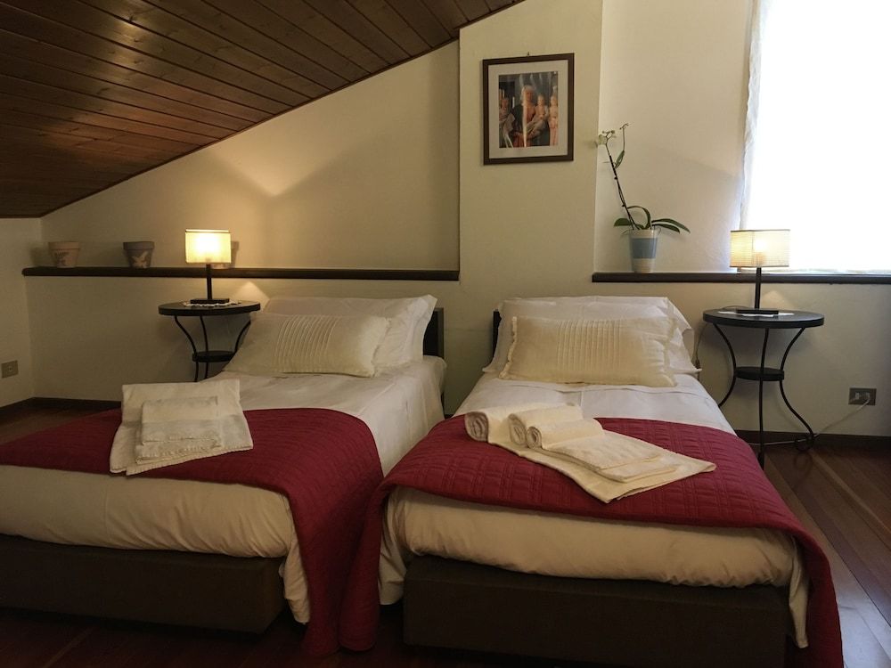 Suite, Connecting Rooms