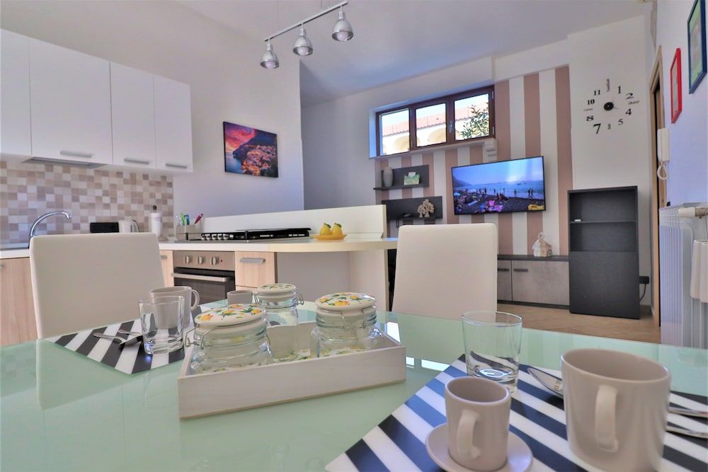 New Suite Sorrento City Apartment, 2 Bedrooms 16