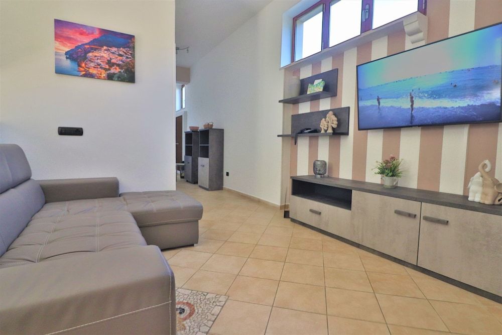 New Suite Sorrento City Apartment, 2 Bedrooms 25