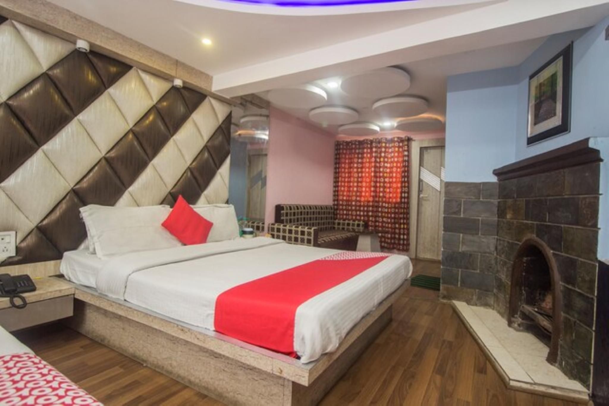 Goroomgo Broadway Annexe Darjeeling Deluxe Double Room 2 5