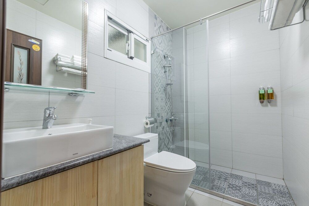 SeaRoad Gallery Quadruple Room, 2 Double Beds, Non Smoking 10