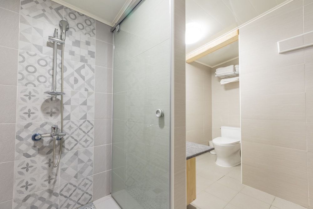 SeaRoad Gallery Quadruple Room, 2 Double Beds, Non Smoking 8