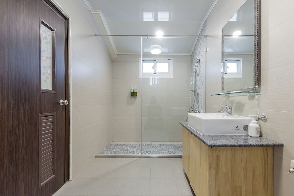 SeaRoad Gallery Double Room, 1 Double Bed, Non Smoking 9