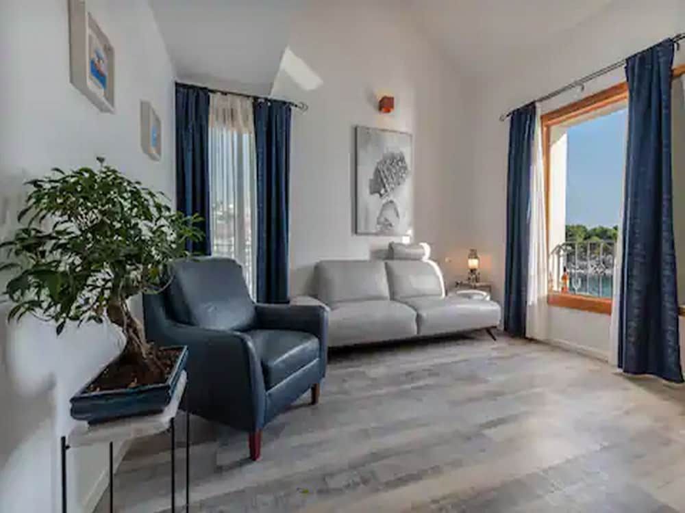 Double Room (Double Room with Sea View 4)