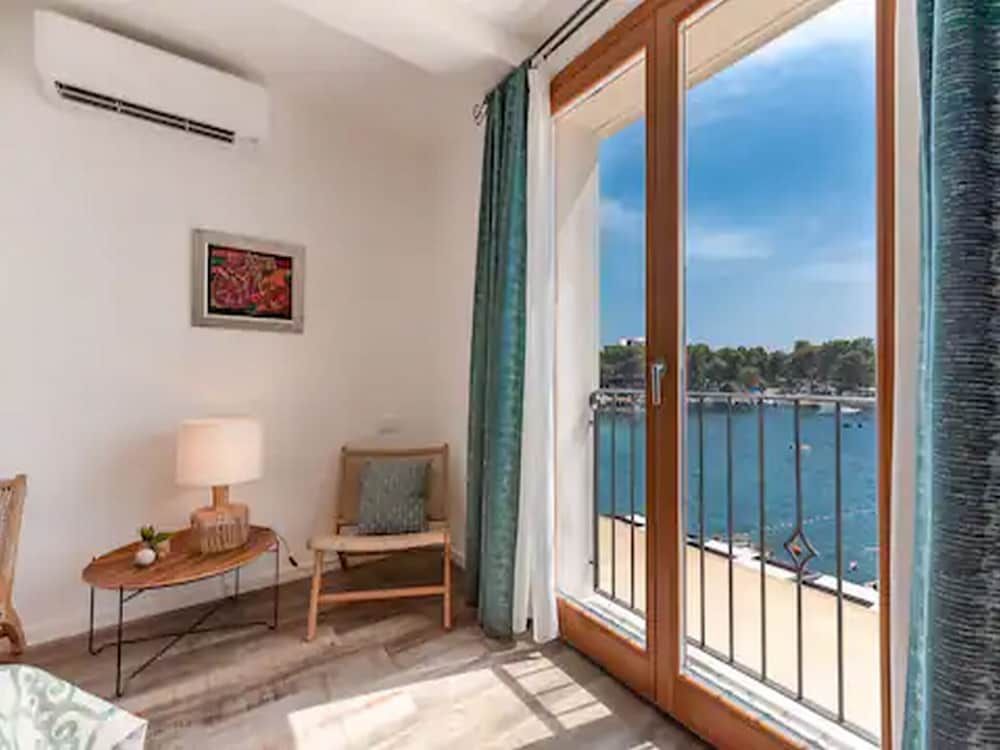 Double Room (Double Room with Sea View 2)
