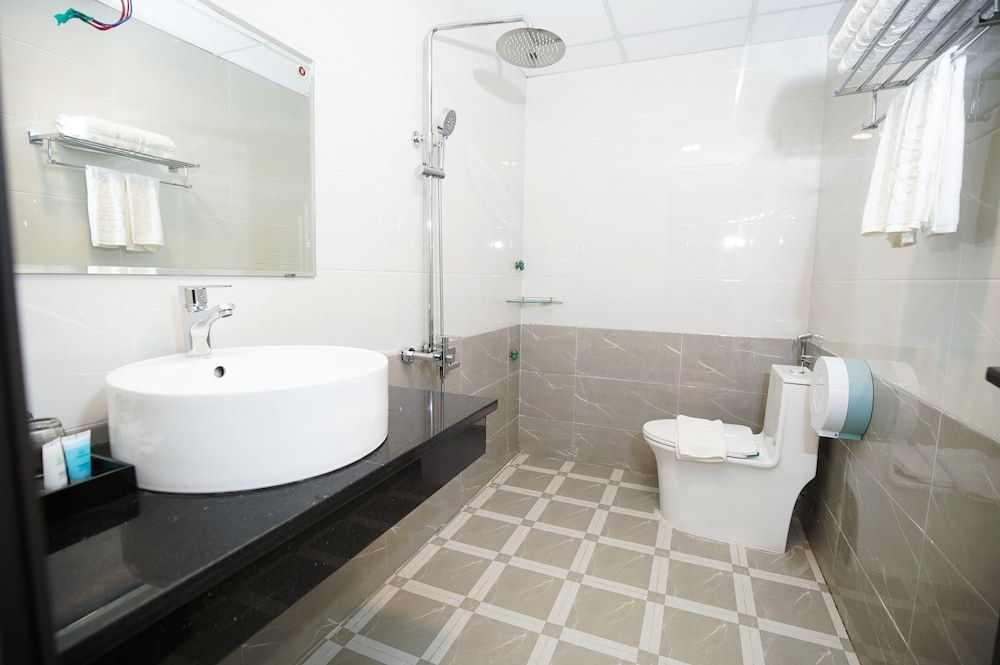 Long Anh Hotel Superior Twin Room 8