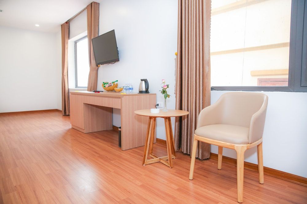 Long Anh Hotel Superior Twin Room 6