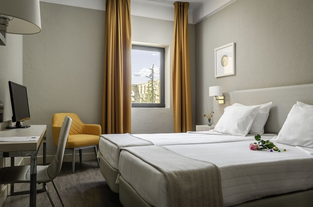 Hotel Dom Luis Twin Room 2