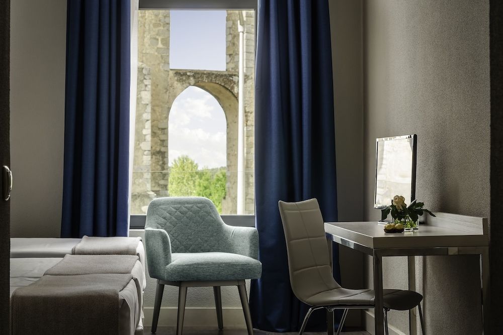 Hotel Dom Luis Triple Room 9