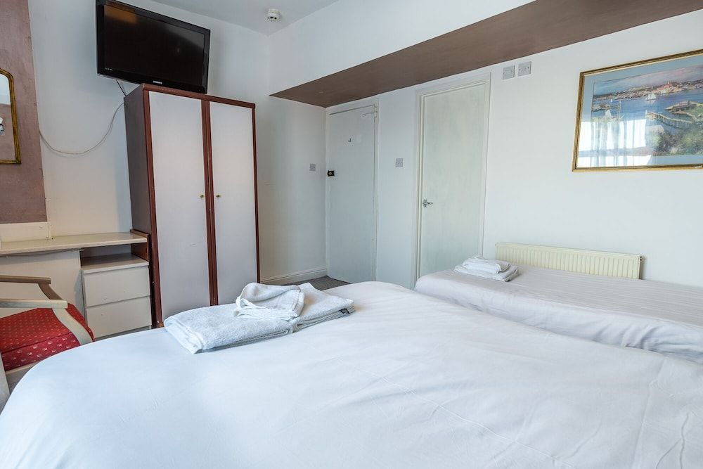 Pier Walk Hotel Suite, Ensuite 5