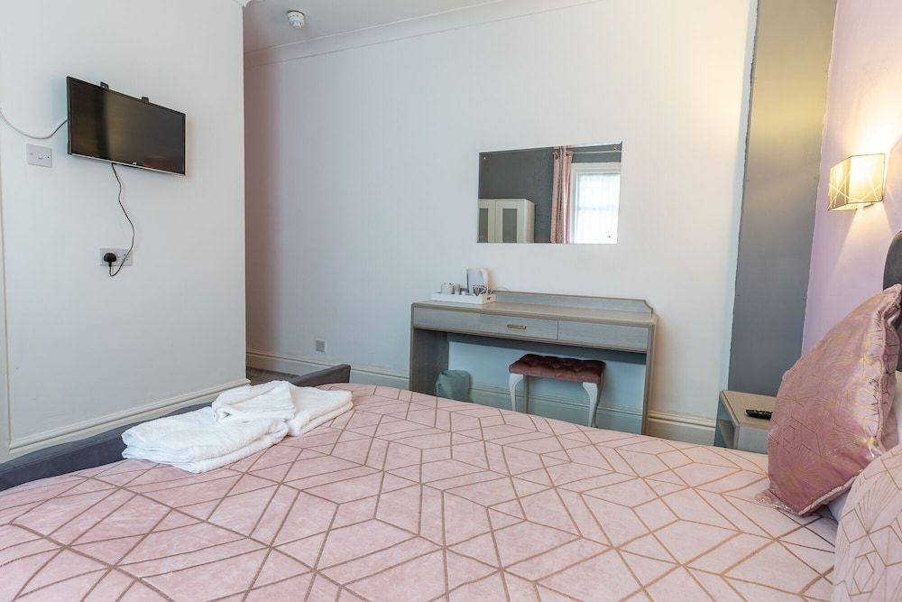 Pier Walk Hotel Deluxe Double Room, Ensuite 8