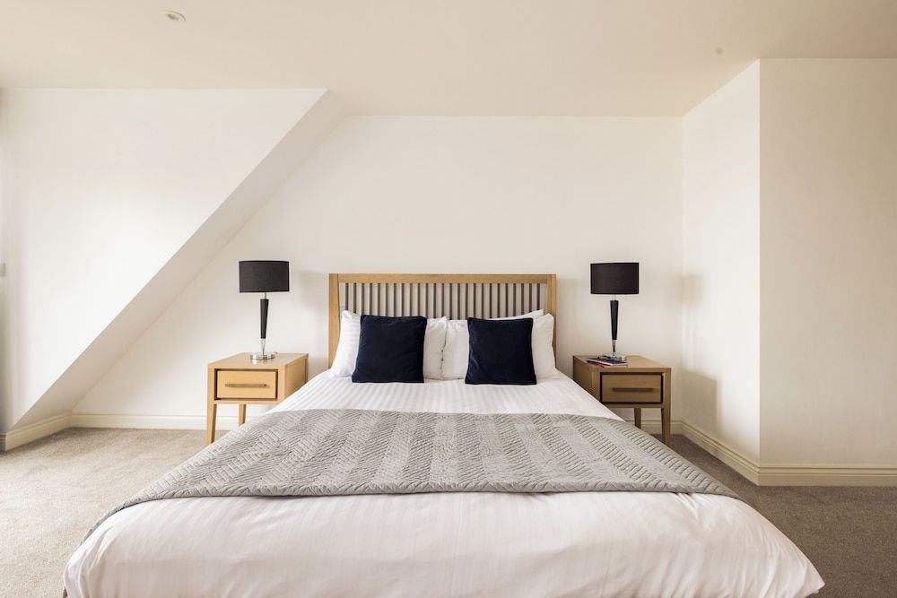 Staines City Centre by Charles Hope One Bedroom Apartment - Balcony