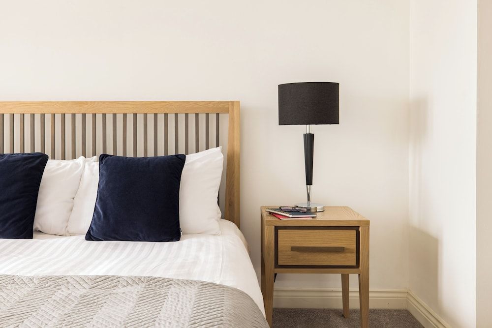 Staines City Centre by Charles Hope One Bedroom Apartment - Balcony 2