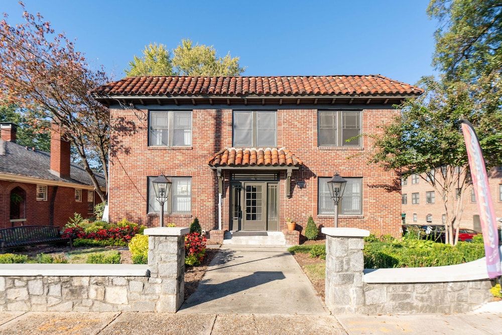 undefined 800 Furnished Apartments 2