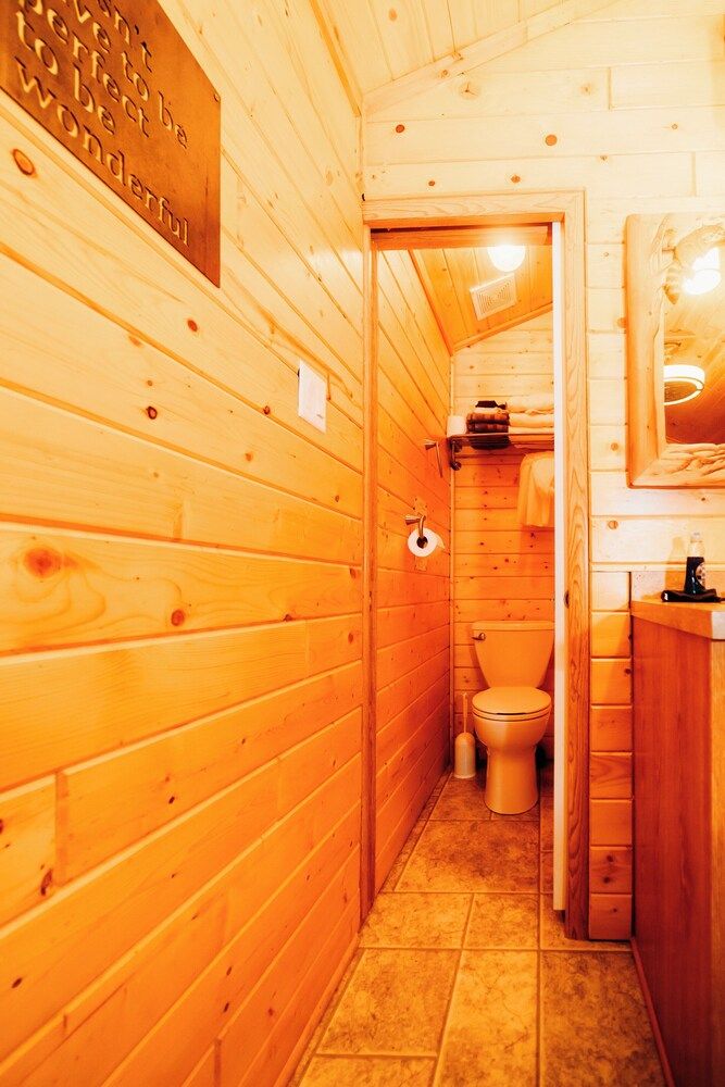 La Junta Colorado Cabins Deluxe Studio Cabin - Orange 4