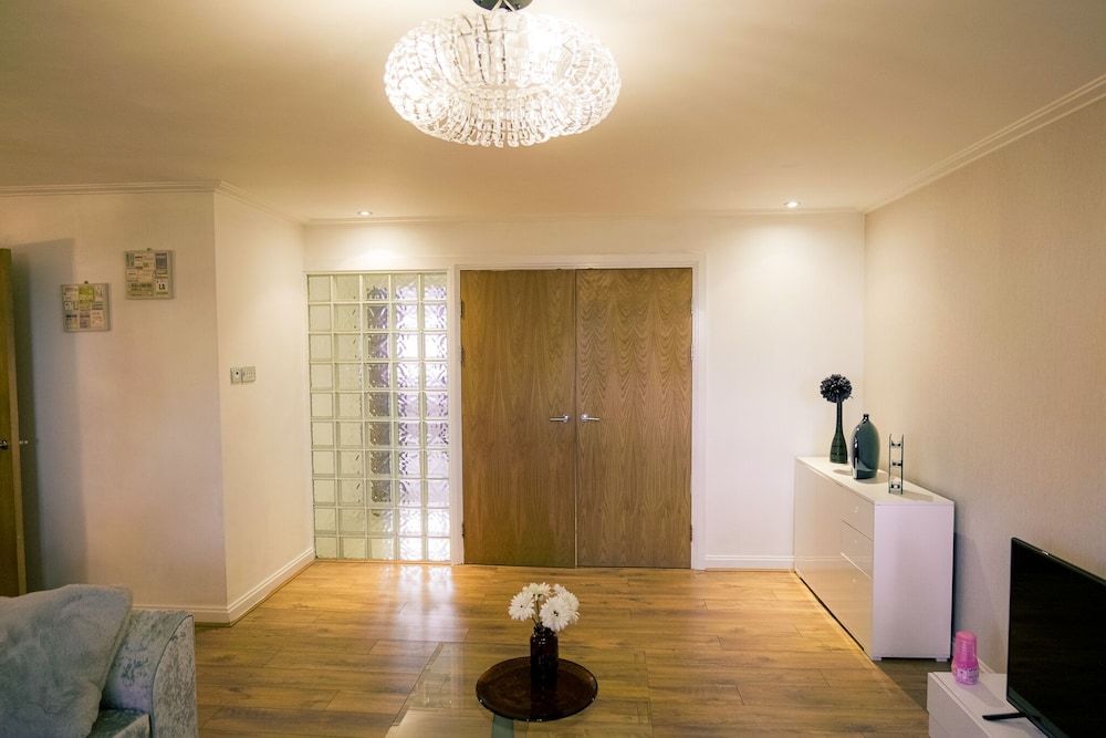 undefined Stunning Holiday Stay With Free Gym and Parking 7