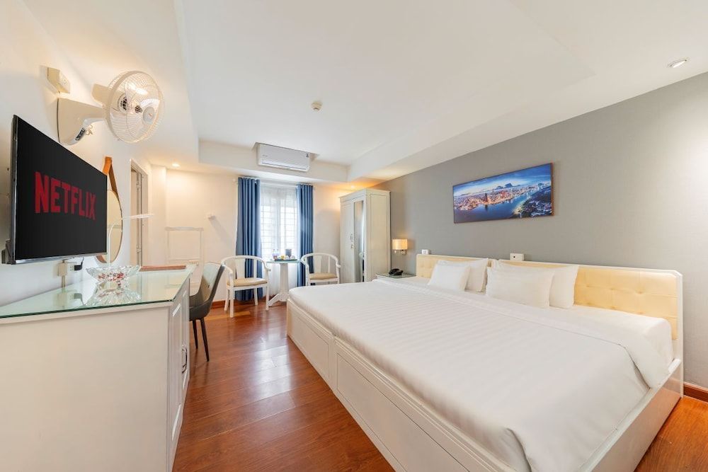 undefined A25 Hotel - 137 Nguyen Du DN 8