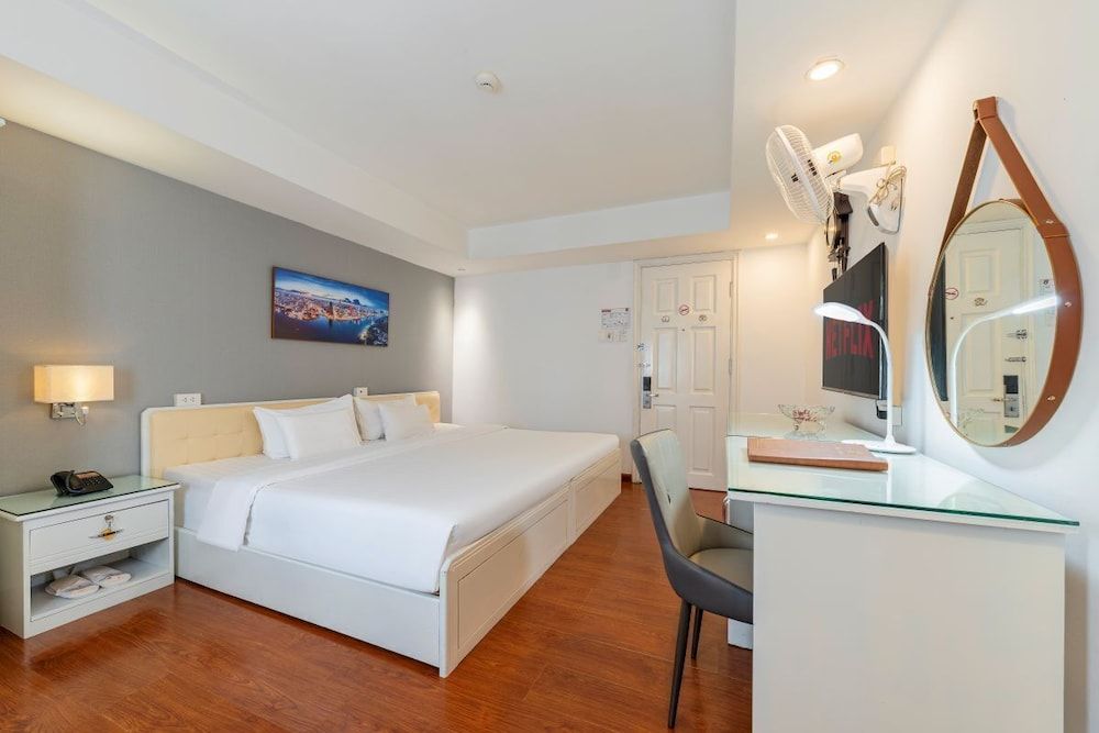 undefined A25 Hotel - 137 Nguyen Du DN 9