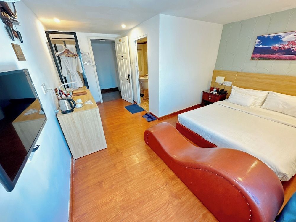 undefined A25 Hotel - 137 Nguyen Du DN 3